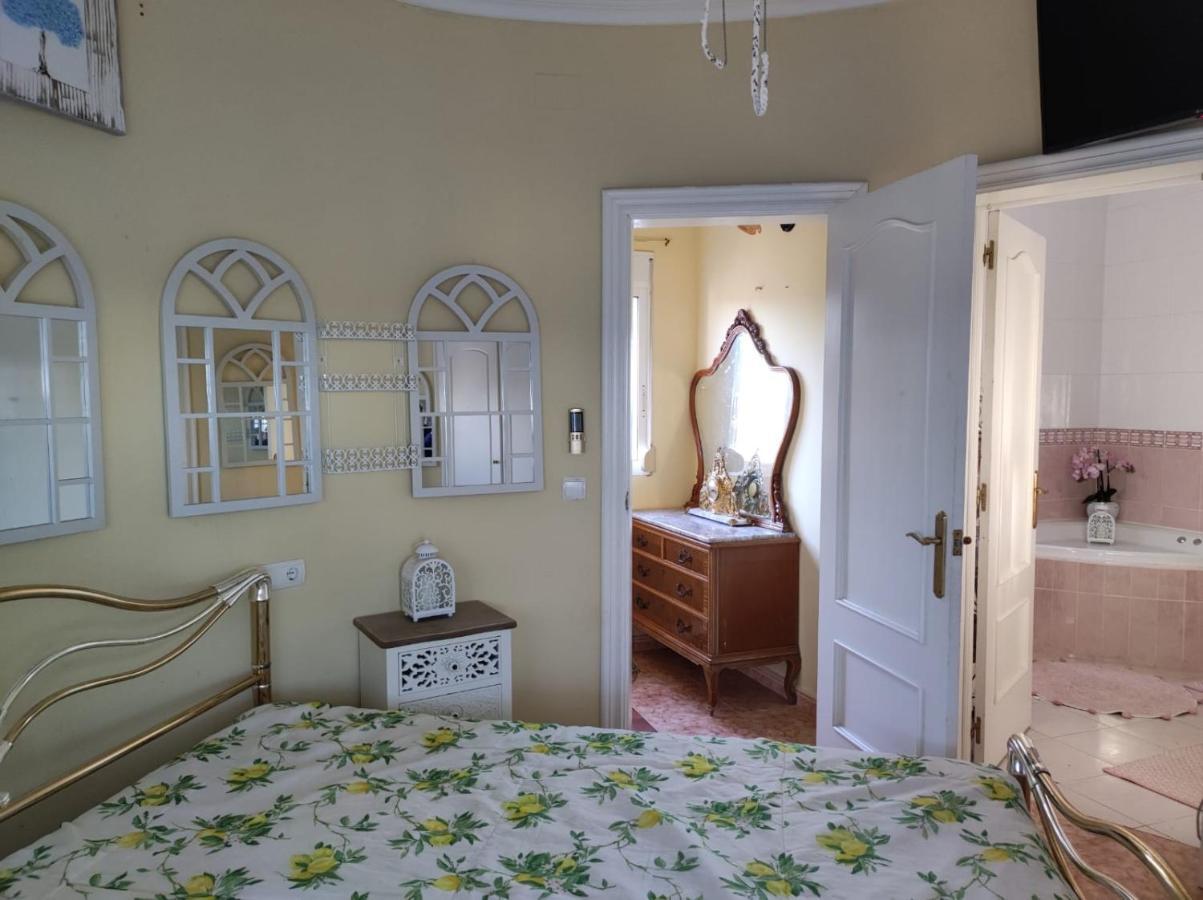 Chateau Angelique Villa Montroy Bagian luar foto