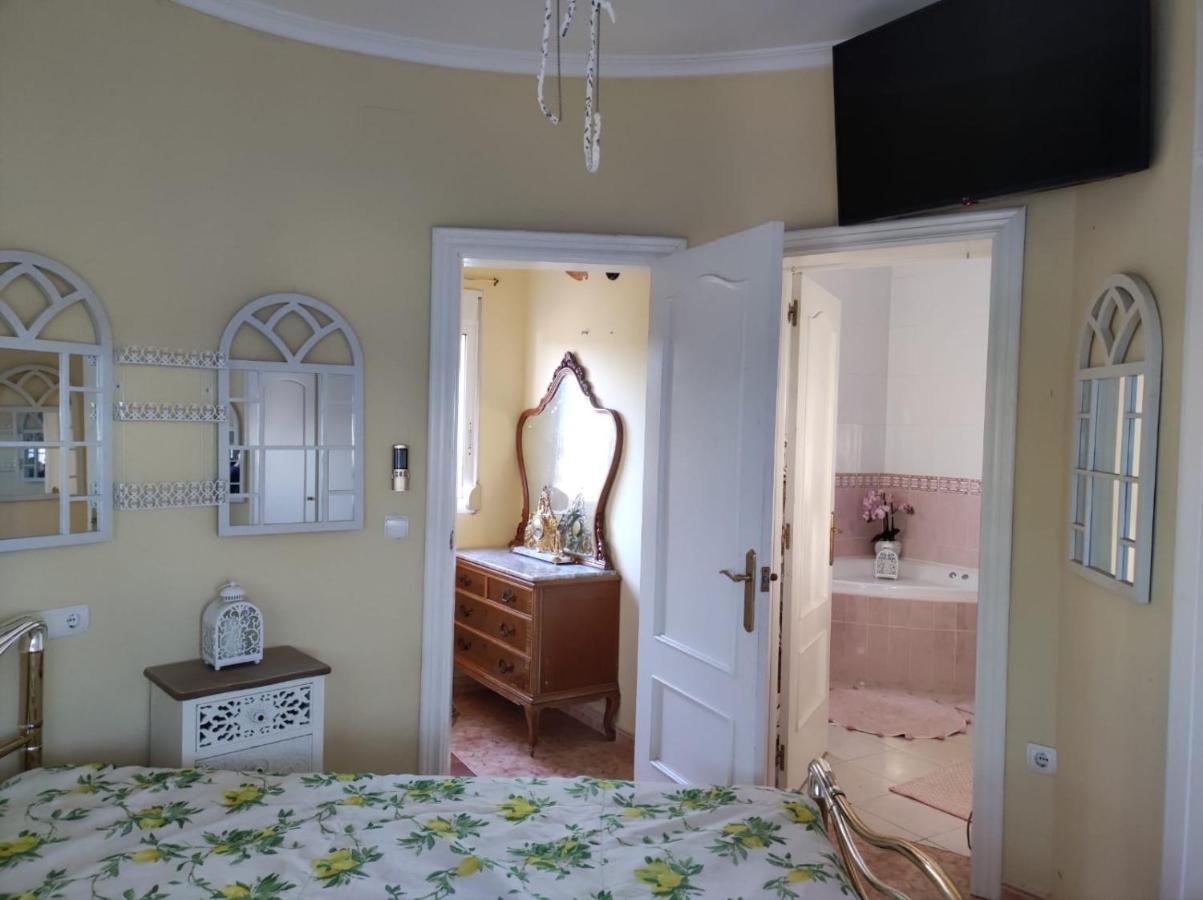 Chateau Angelique Villa Montroy Bagian luar foto