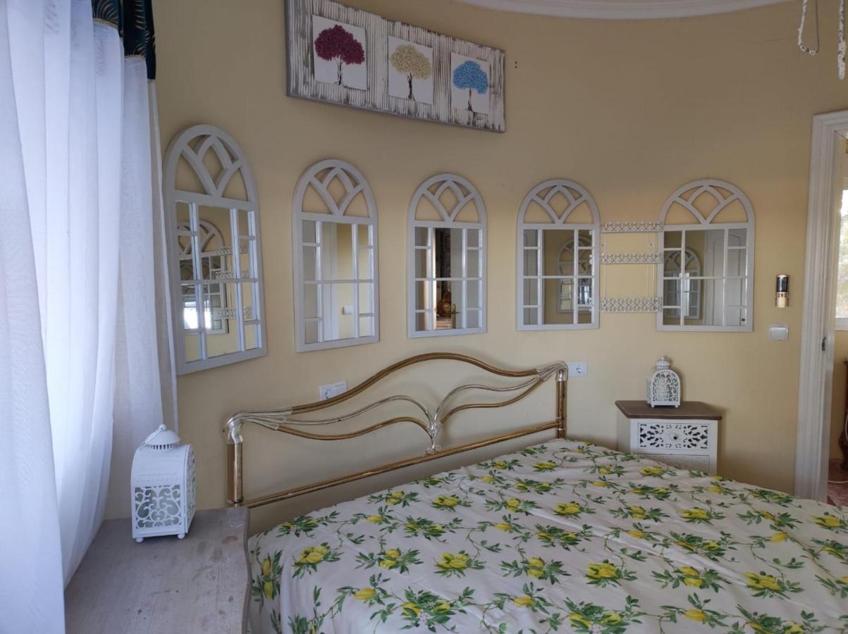 Chateau Angelique Villa Montroy Bagian luar foto