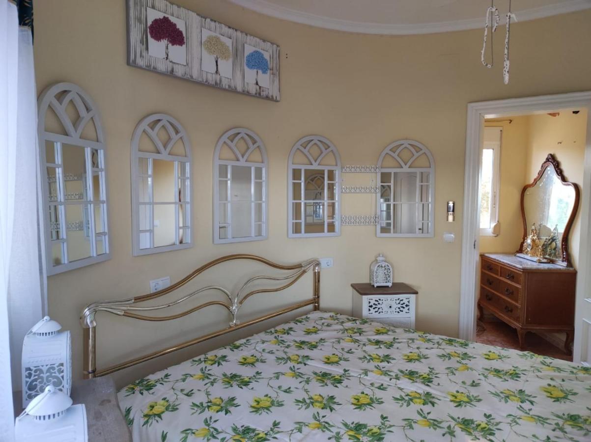 Chateau Angelique Villa Montroy Bagian luar foto